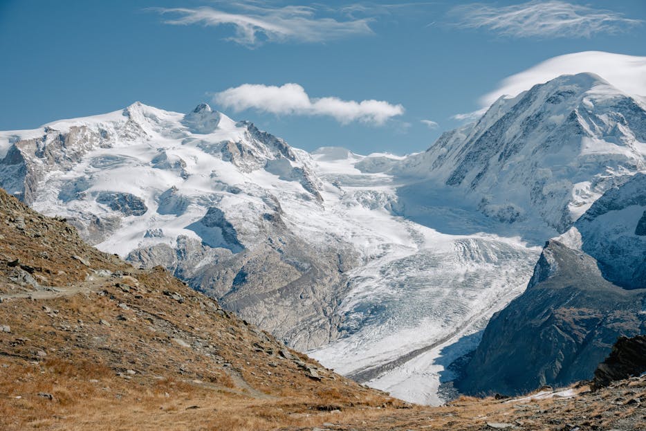 AC Milan vs SSC Bari Timeline Majestic Alpine landscape with snow-covered peaks in Zermatt, Schweiz.