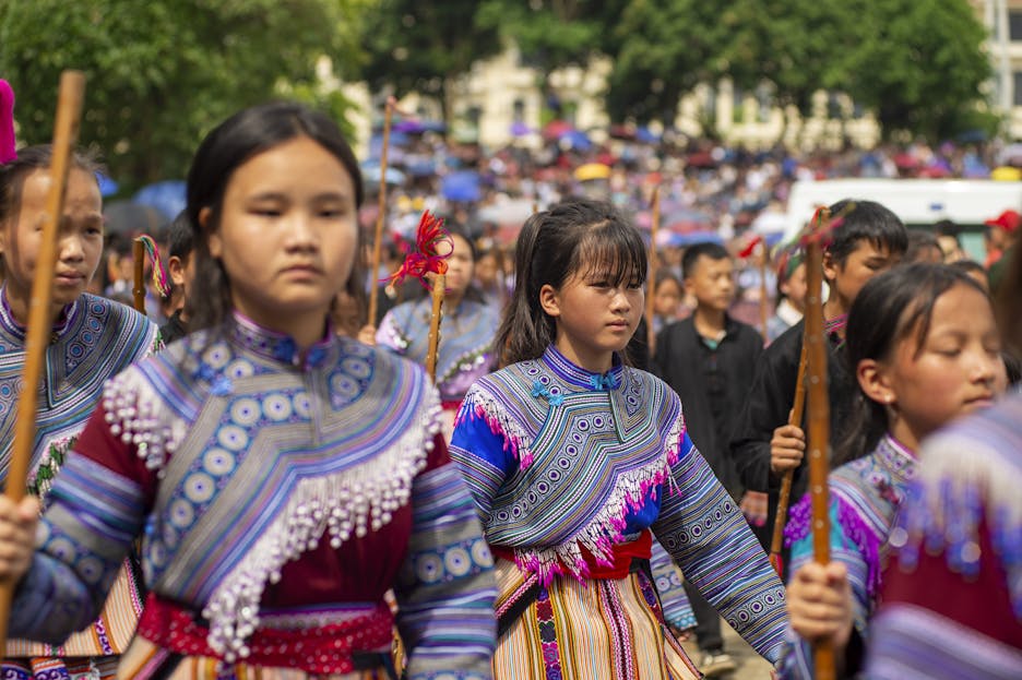 bac stock Colorful traditional parade of Hmong children at Bac Ha Festival, Vietnam.